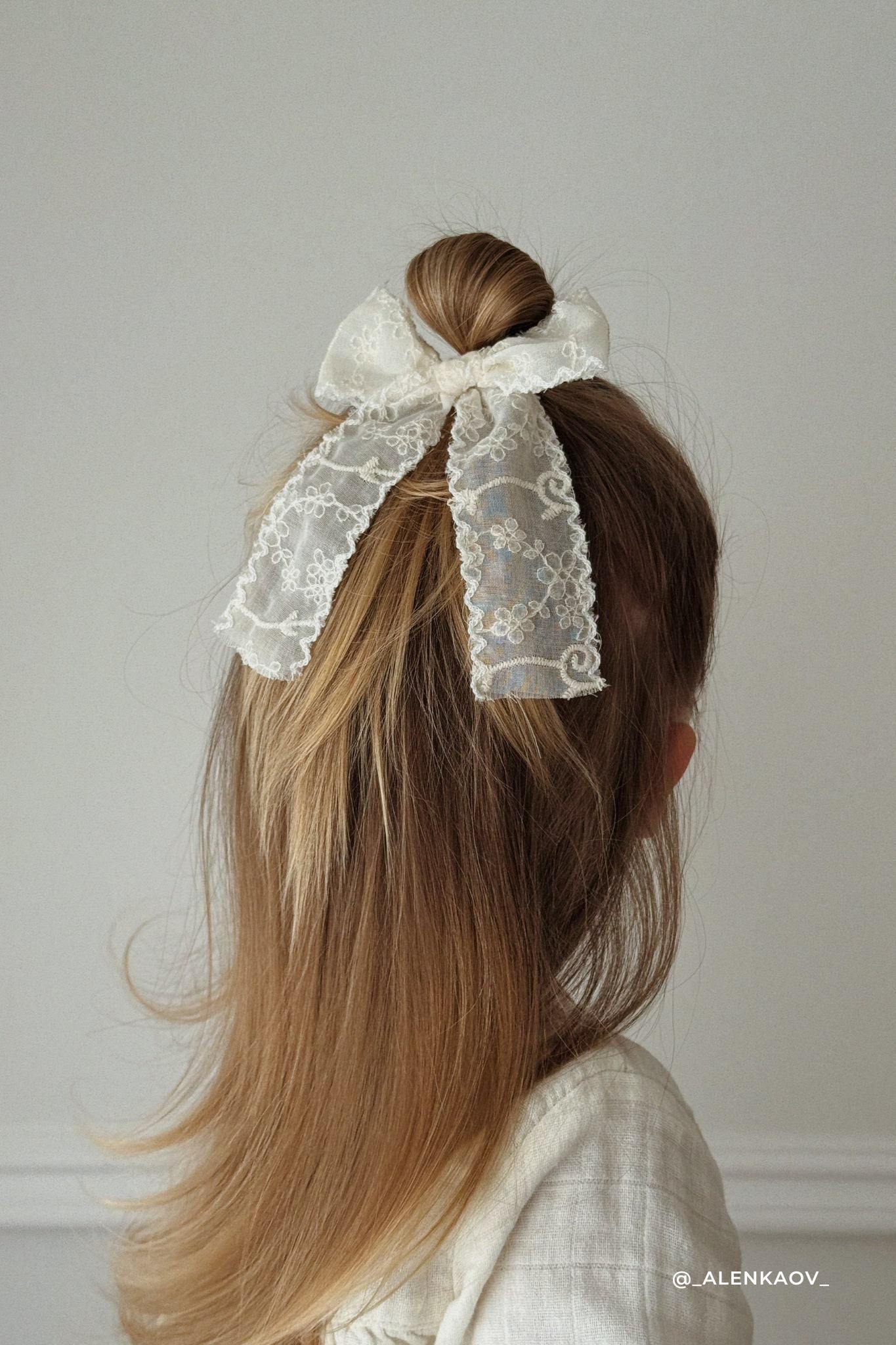 Violette Lace Bow - Star White