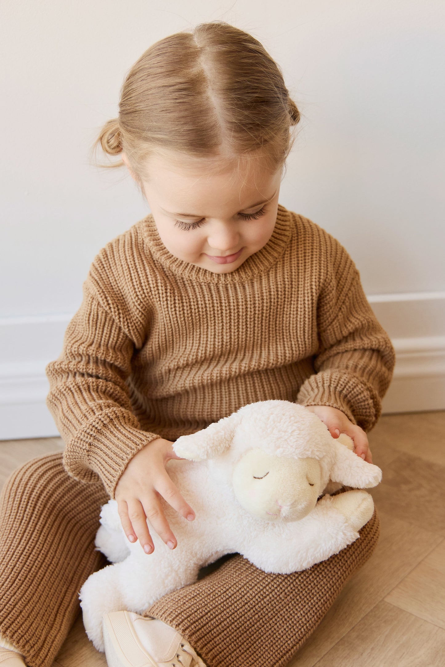 Snuggle Bunnies - Lambie
