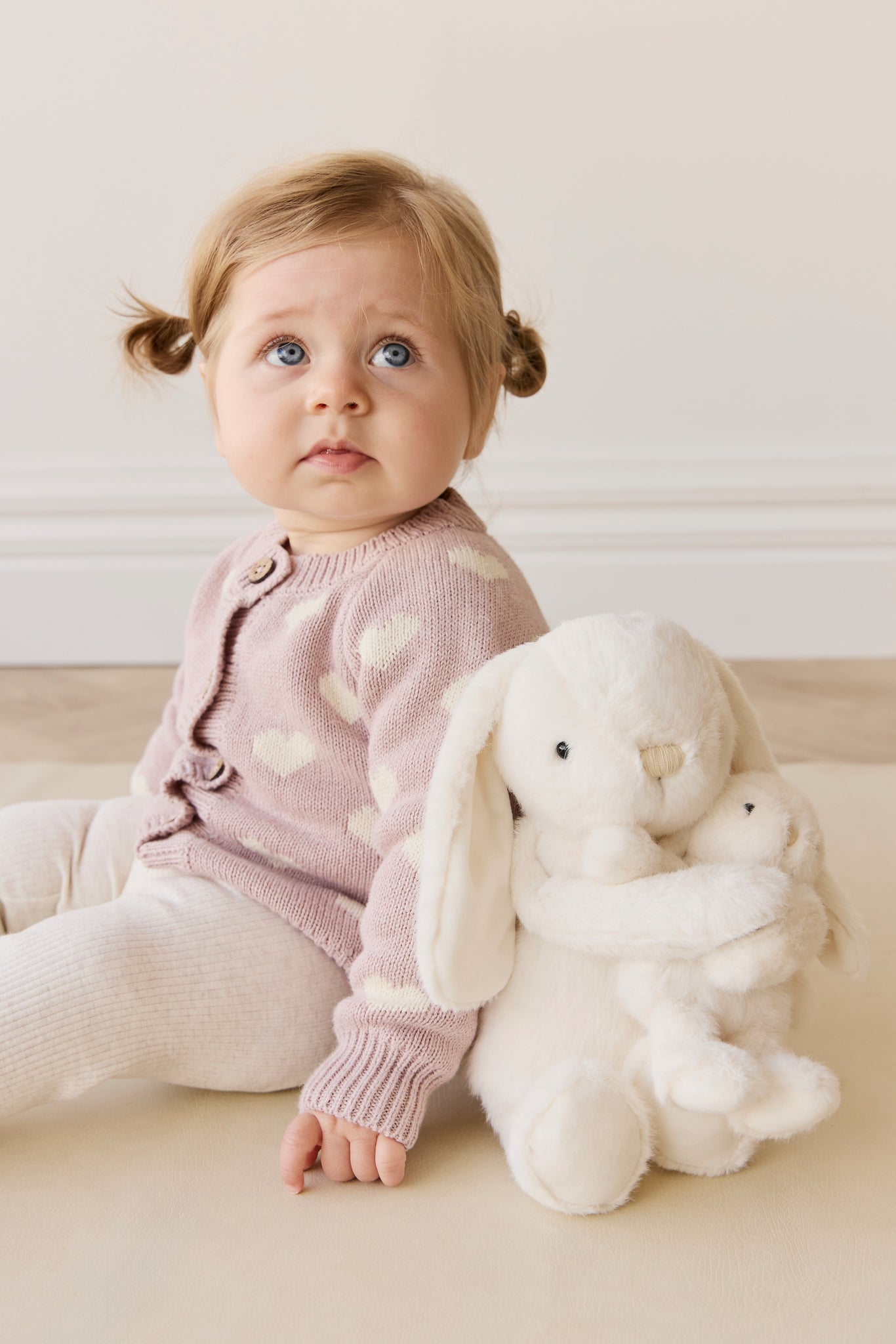 Snuggle Bunnies - Frankie the Hugging Bunny - Marshmallow